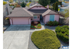 861 E Spruce